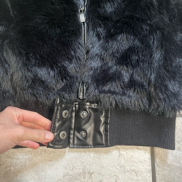 Fuzzy Sleeveless Vest - Picture 3 of 5